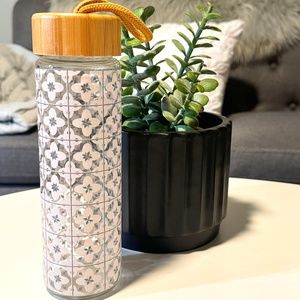 White Flower Pattern 20 oz Travel Cup Glass Bottle Container Bamboo Lid